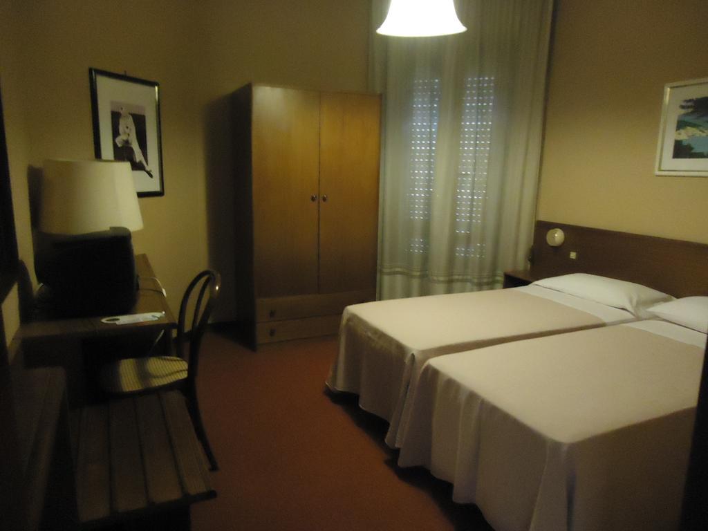 Hotel De La Ville Central Latina Exteriör bild